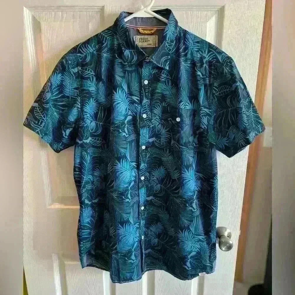 Men’s Free Planet Hawaiian print button up